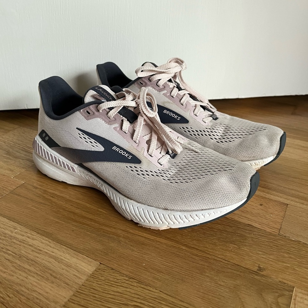 Light Pink Brooks Launch GTS 8 Running Shoes